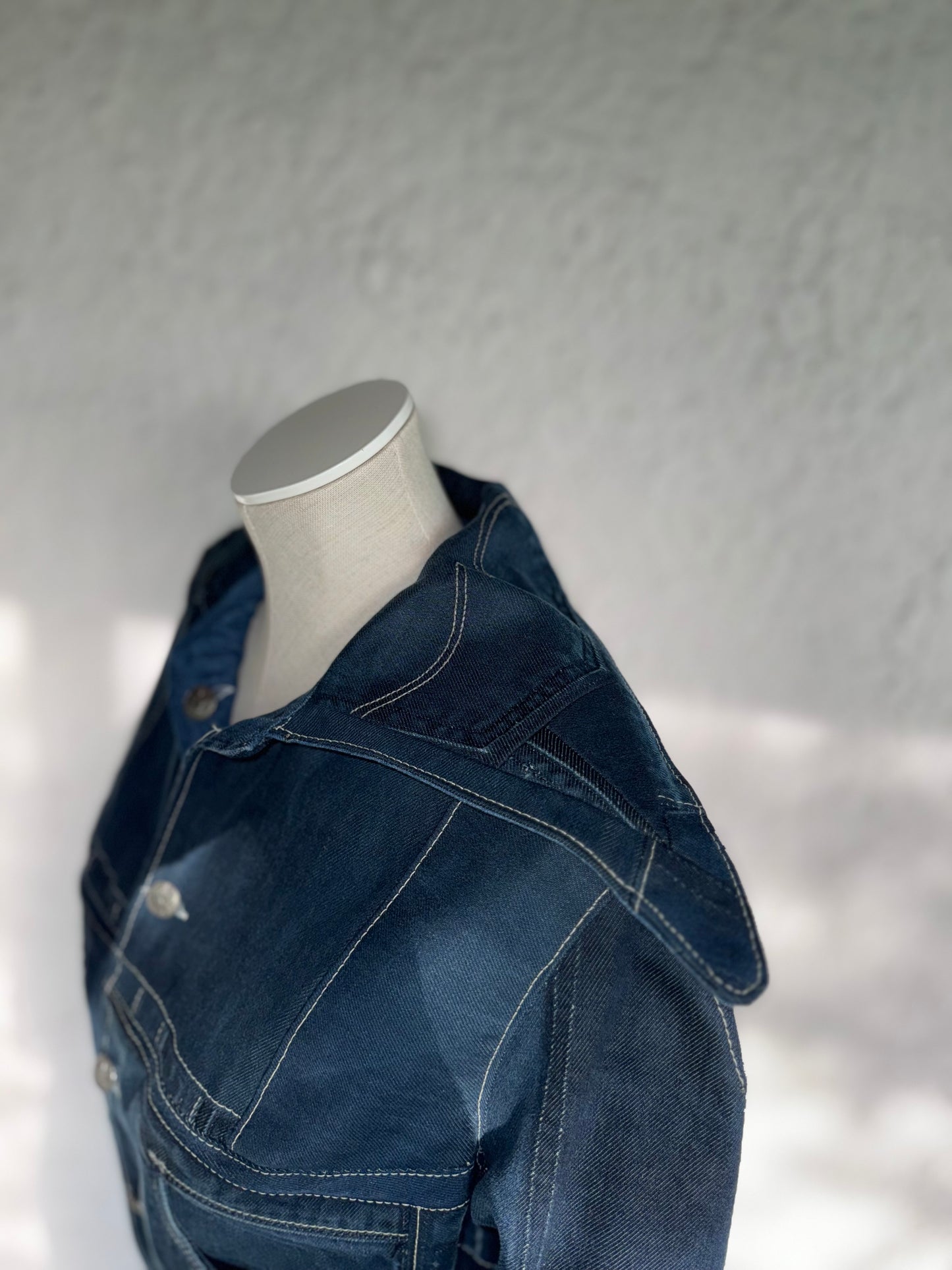 dark blue reversible cropped denim jacket by KIOKU Studio collar close up