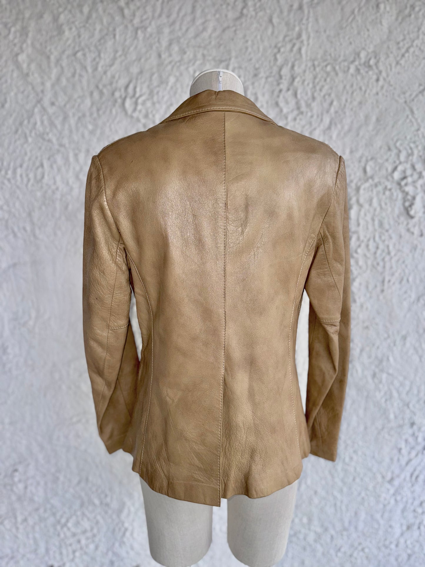 1970s vintage beige leather blazer • lapiel