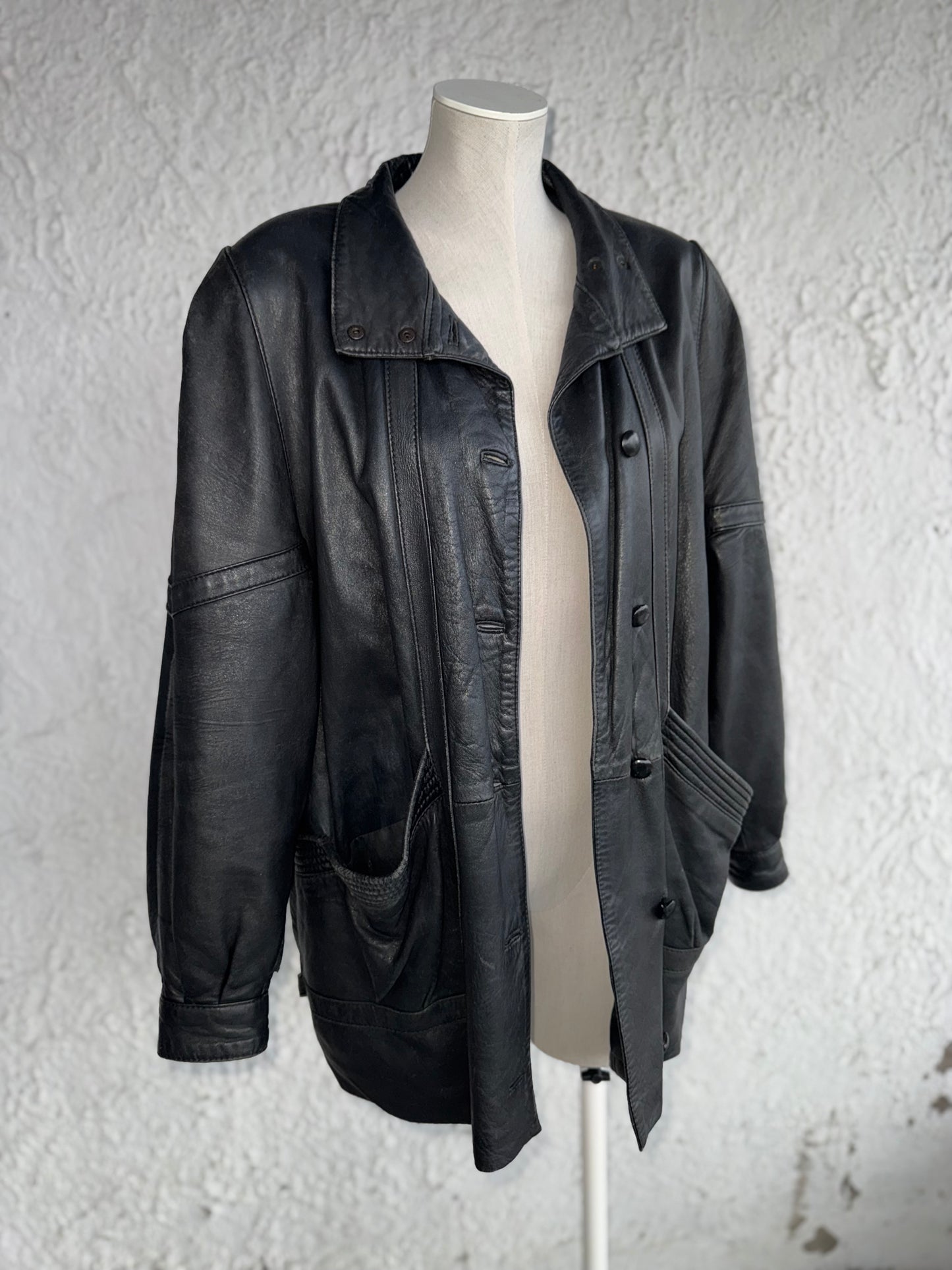 1980s vintage black leather jacket • clover
