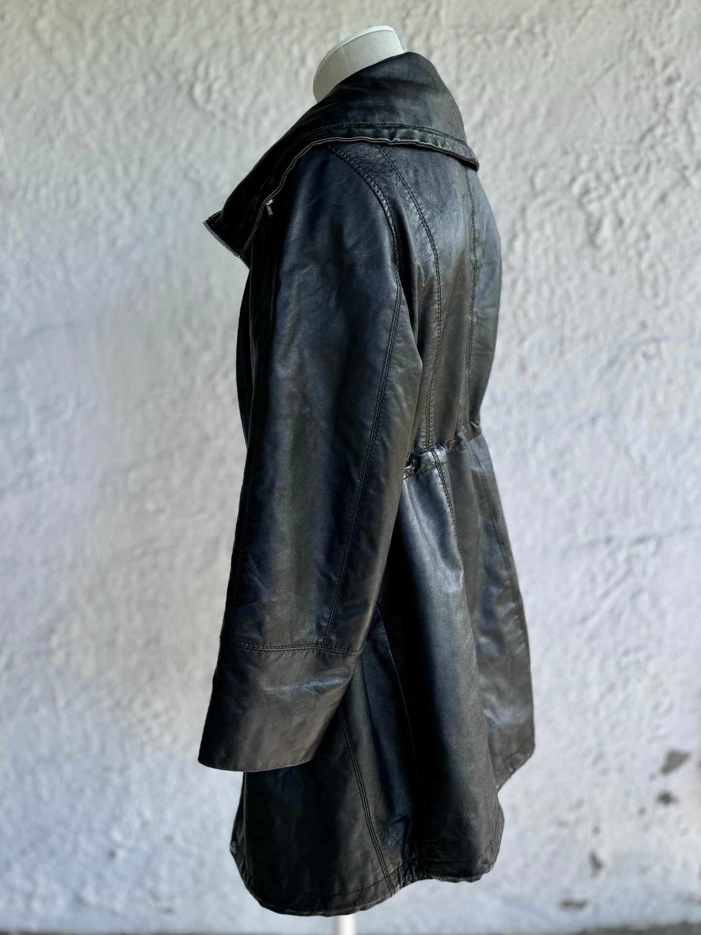 Y2K black leather coat • Saki