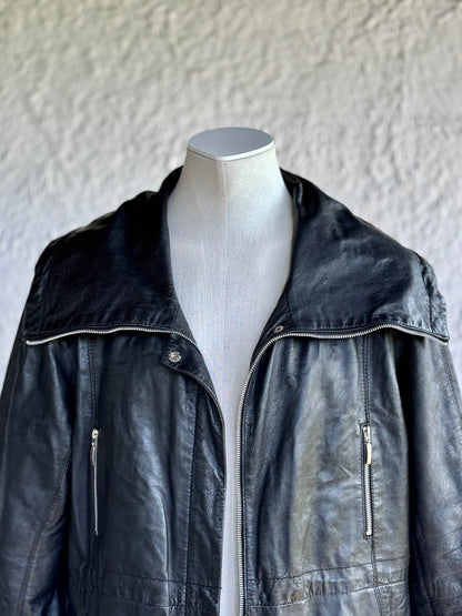 Y2K black leather coat • Saki